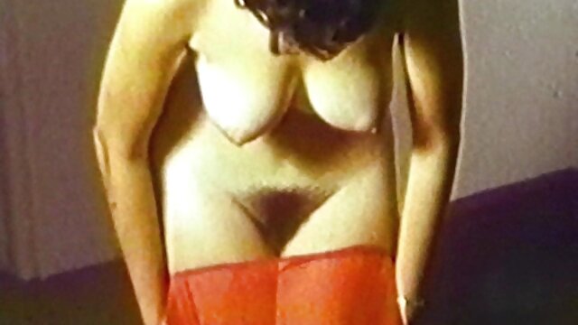 Csúnya, szőke ingyen szexfilm kapa lovaglóhámban egy piszkos egyéni maszturbációs videóban