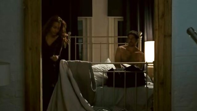 Fiatal csinos barna szex film mobilra Erzsébet Marx zuhanyozás közben